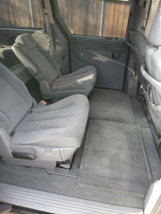 2005 Dodge Caravan - Image 8 of 9
