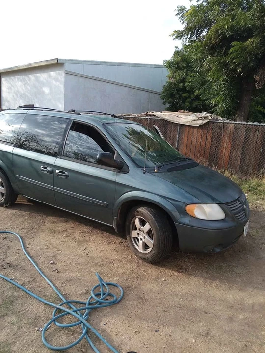 2005 Dodge Caravan - Image 3 of 9