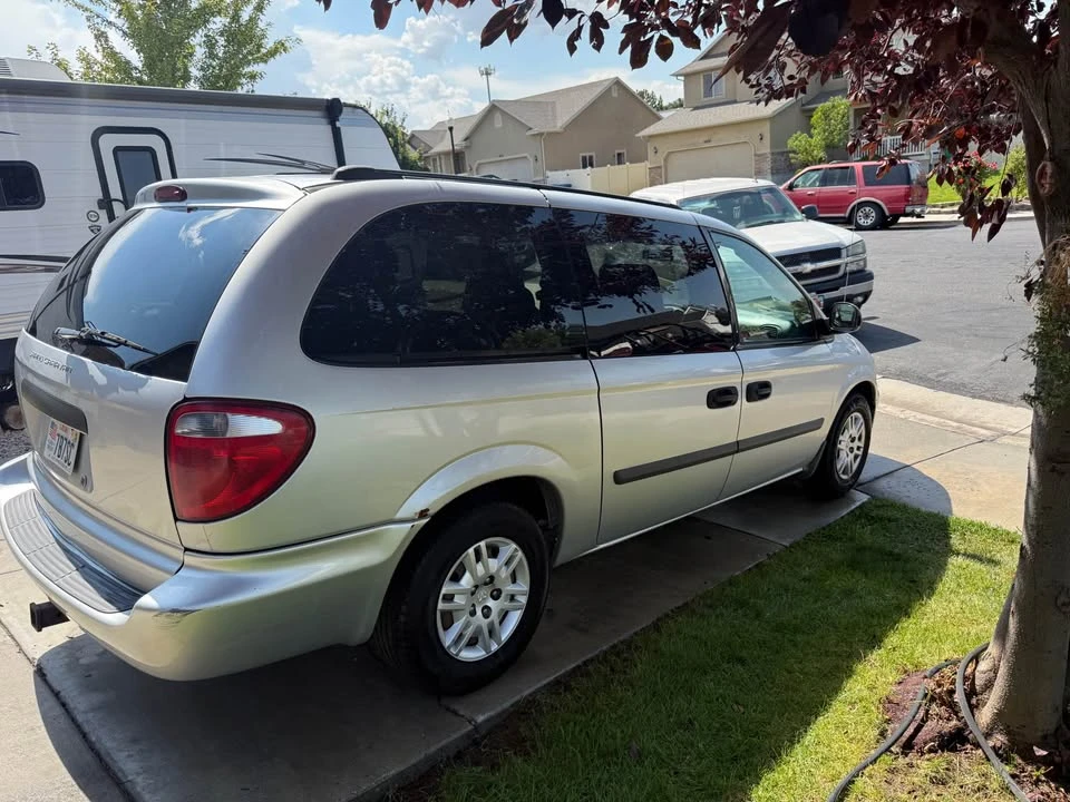 2005 Dodge Caravan - Image 3 of 7