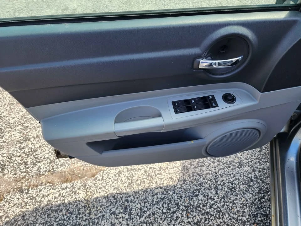 2005 Dodge Charger - Image 5 of 16