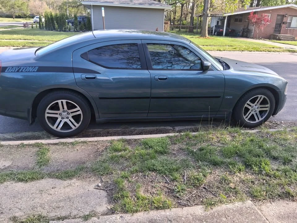2005 Dodge Charger - Image 2 of 3