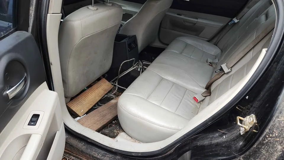 2005 Dodge Charger 6th Gen - Image 4 of 9