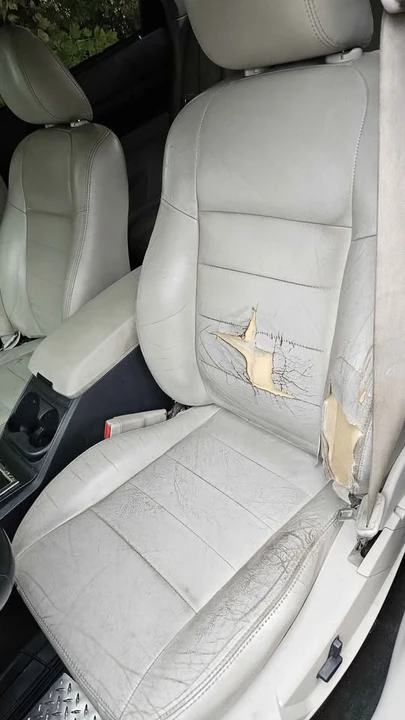 2005 Dodge Magnum 2nd Gen Wagon - Image 6 of 9