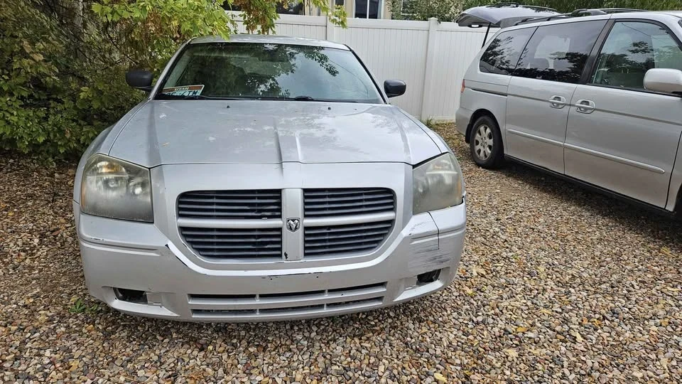 2005 Dodge Magnum 2nd Gen Wagon - Image 2 of 9