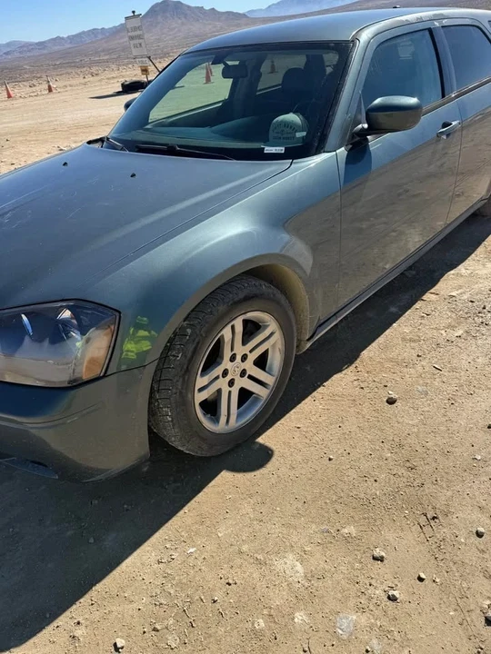 2005 Dodge Magnum 2nd Gen Wagon - Image 2 of 7