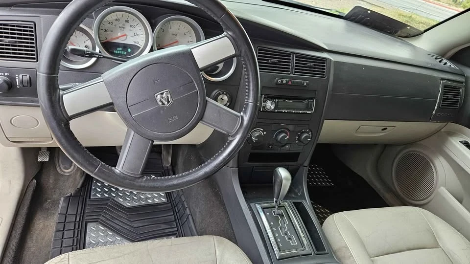 2005 Dodge Magnum 2nd Gen Wagon - Image 7 of 9