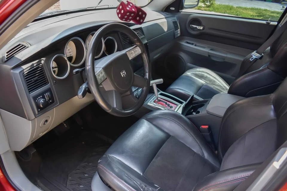 2005 Dodge Magnum 2nd Gen Wagon - Image 2 of 3