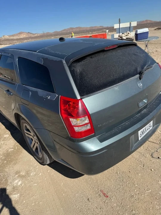 2005 Dodge Magnum 2nd Gen Wagon - Image 3 of 7