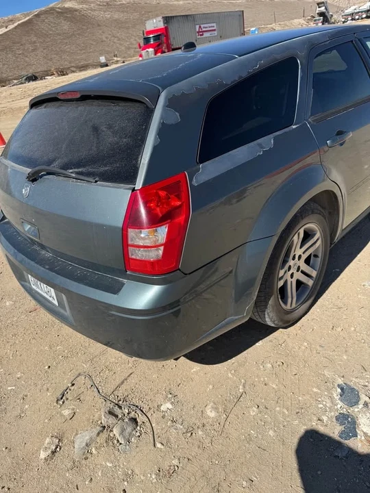 2005 Dodge Magnum 2nd Gen Wagon - Image 4 of 7