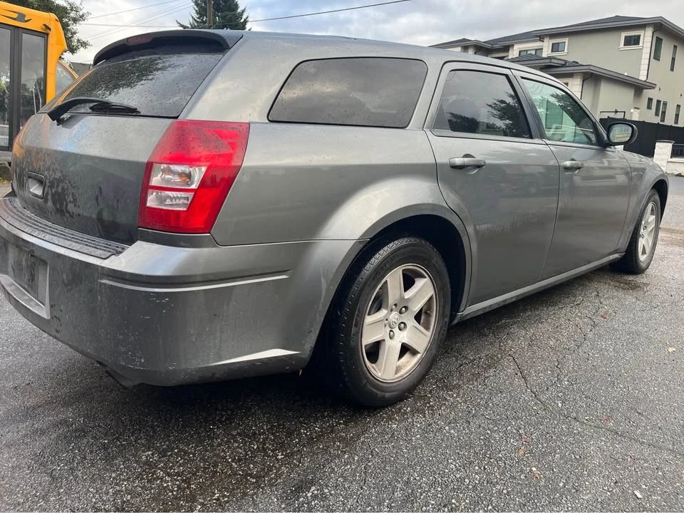 2005 Dodge Magnum 2nd Gen Wagon - Image 3 of 10