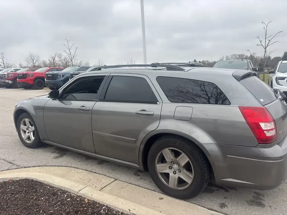 2005 Dodge Magnum 2nd Gen Wagon - Image 2 of 7
