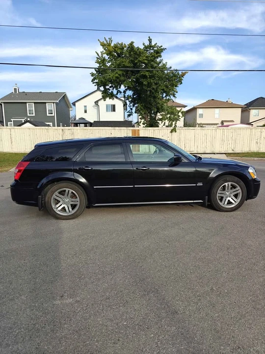 2005 Dodge Magnum 2nd Gen Wagon - Image 3 of 12