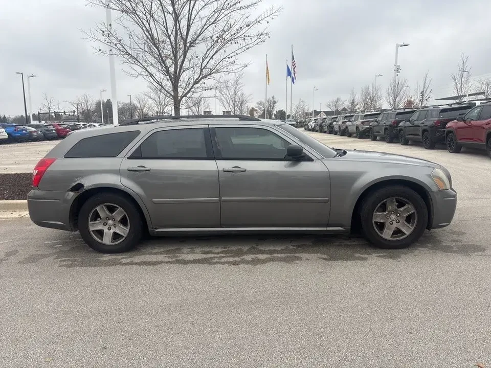2005 Dodge Magnum 2nd Gen Wagon - Image 5 of 7