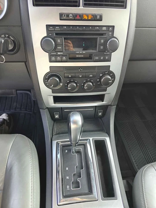 2005 Dodge Magnum 2nd Gen Wagon - Image 7 of 12