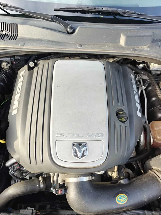 2005 Dodge Magnum 2nd Gen Wagon - Image 11 of 12