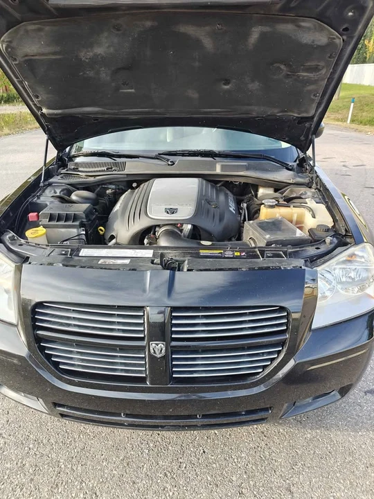 2005 Dodge Magnum 2nd Gen Wagon - Image 12 of 13