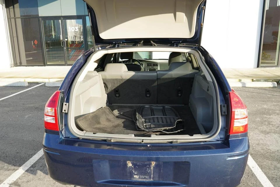 2005 Dodge Magnum 2nd Gen Wagon - Image 15 of 17