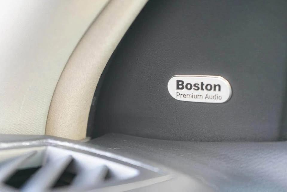 2005 Dodge Magnum 2nd Gen Wagon - Image 12 of 17