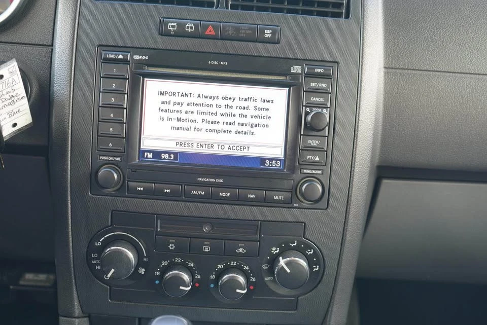 2005 Dodge Magnum 2nd Gen Wagon - Image 10 of 17