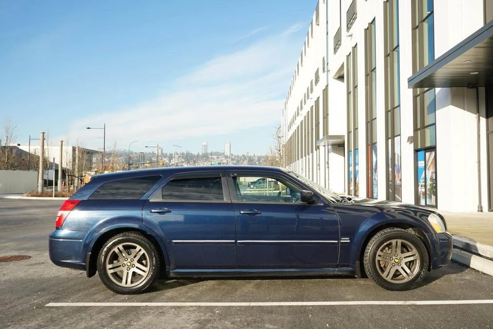 2005 Dodge Magnum 2nd Gen Wagon - Image 16 of 17