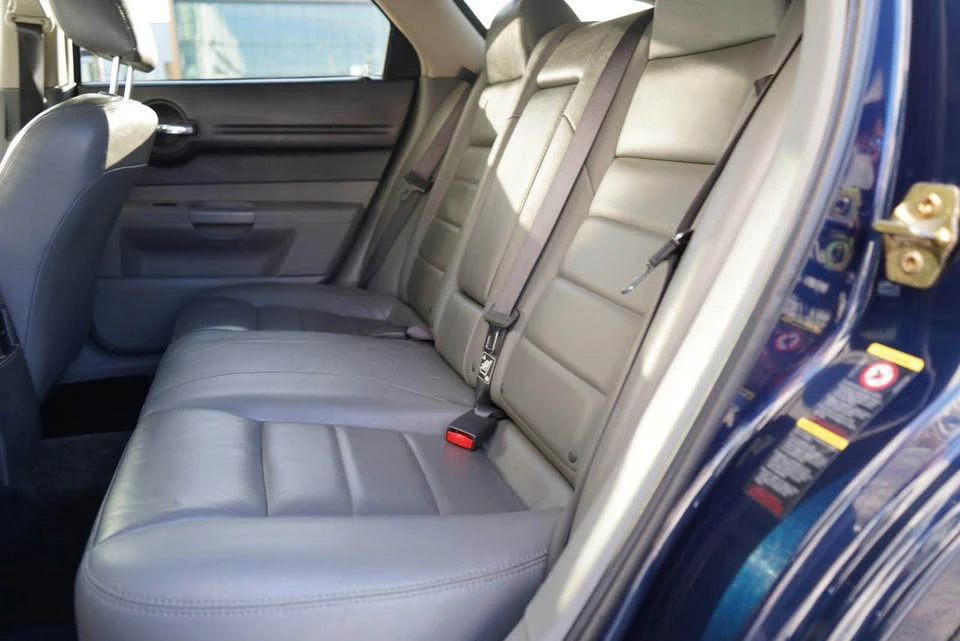 2005 Dodge Magnum 2nd Gen Wagon - Image 14 of 17