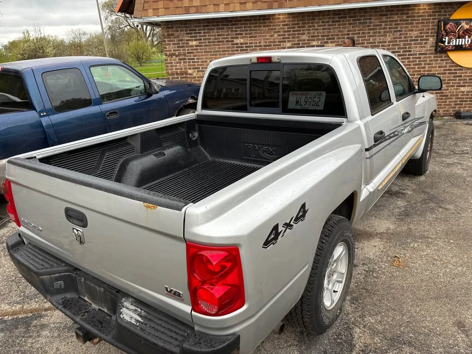 2005 Dodge Magnum 2nd Gen Wagon - Image 3 of 7