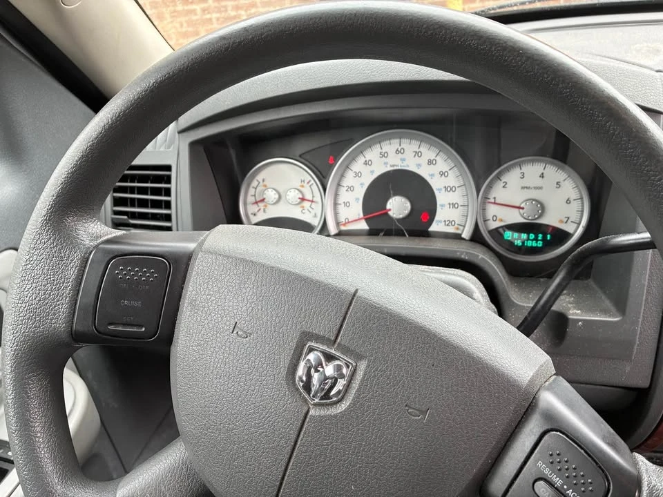 2005 Dodge Magnum 2nd Gen Wagon - Image 4 of 7