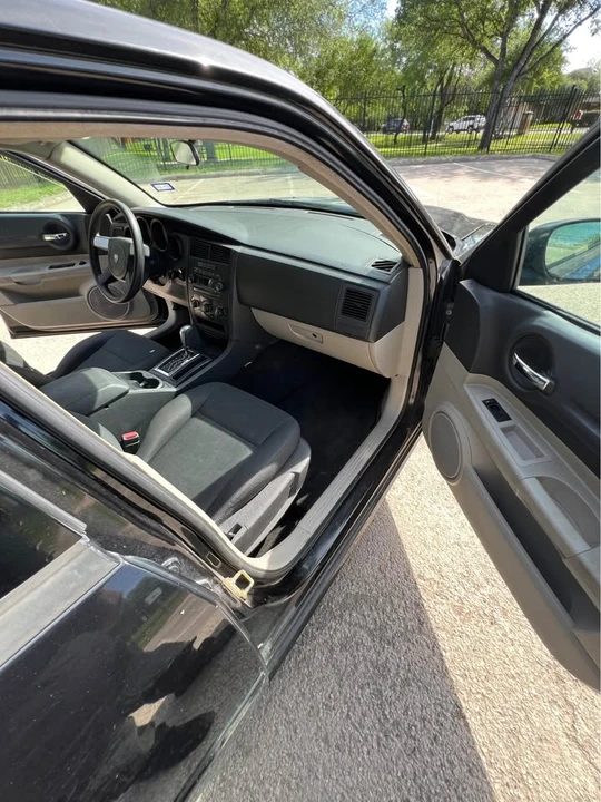 2005 Dodge Magnum 2nd Gen Wagon - Image 10 of 16