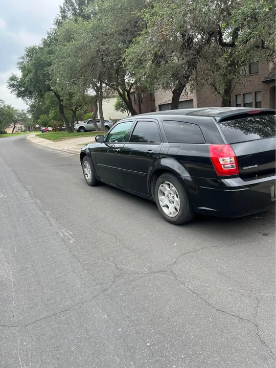 2005 Dodge Magnum 2nd Gen Wagon - Image 4 of 16