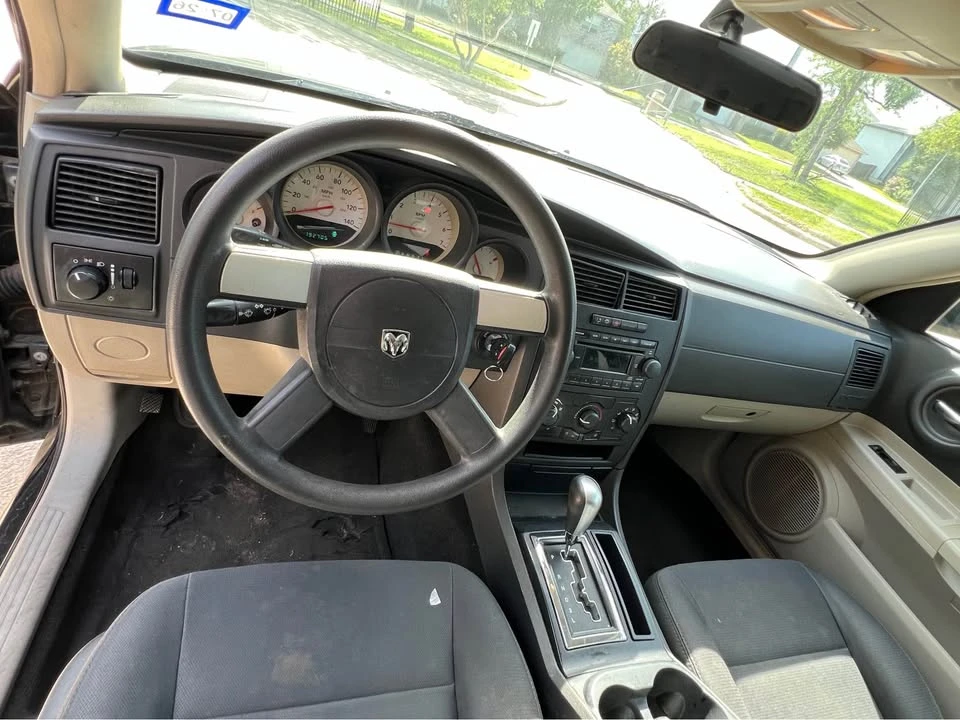 2005 Dodge Magnum 2nd Gen Wagon - Image 15 of 16