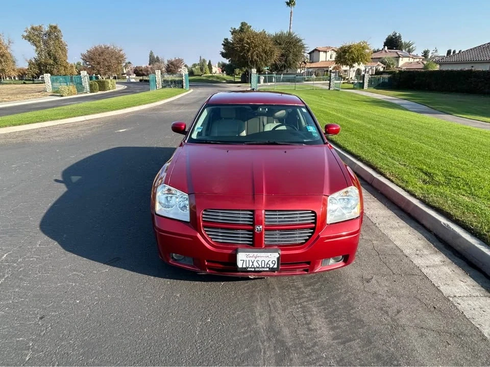 2005 Dodge Magnum 2nd Gen Wagon - Image 4 of 13