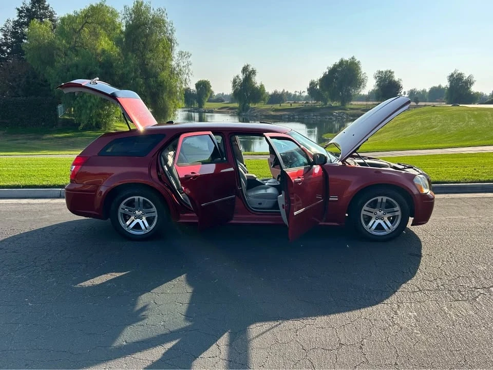 2005 Dodge Magnum 2nd Gen Wagon - Image 8 of 13