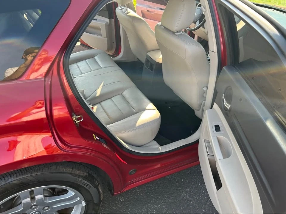 2005 Dodge Magnum 2nd Gen Wagon - Image 11 of 13