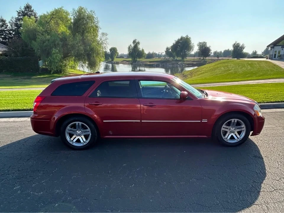 2005 Dodge Magnum 2nd Gen Wagon - Image 2 of 13