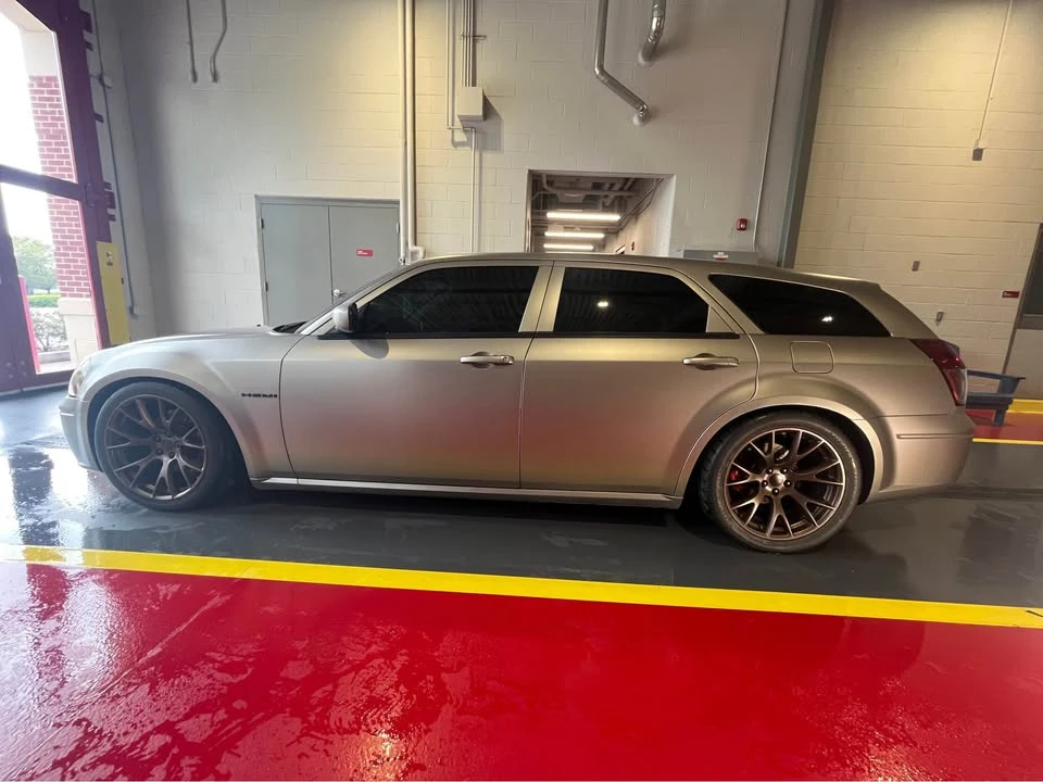 2005 Dodge Magnum 2nd Gen Wagon - Image 3 of 17