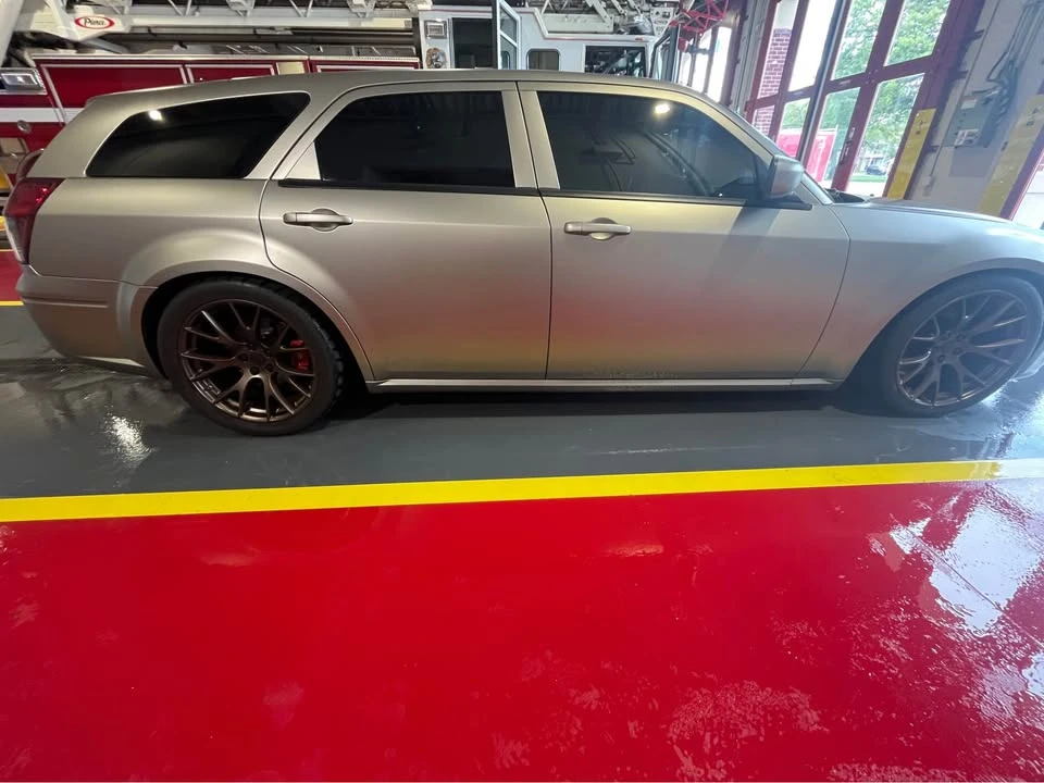 2005 Dodge Magnum 2nd Gen Wagon - Image 4 of 17