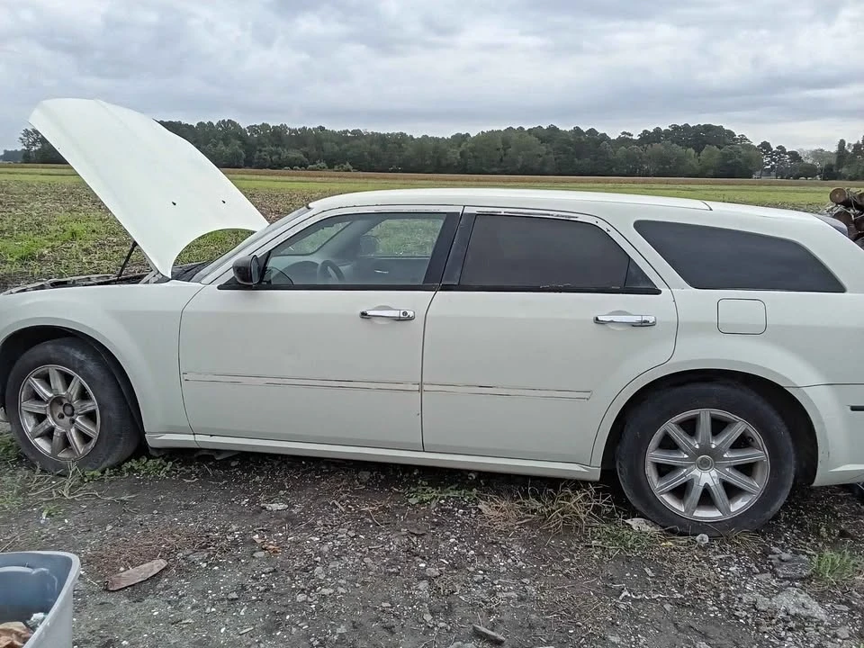 2005 Dodge Magnum 2nd Gen Wagon - Image 5 of 16