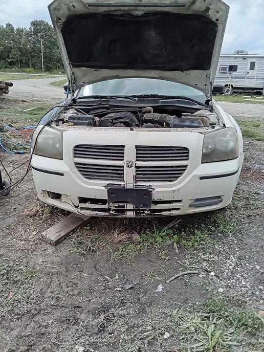 2005 Dodge Magnum 2nd Gen Wagon - Image 12 of 16