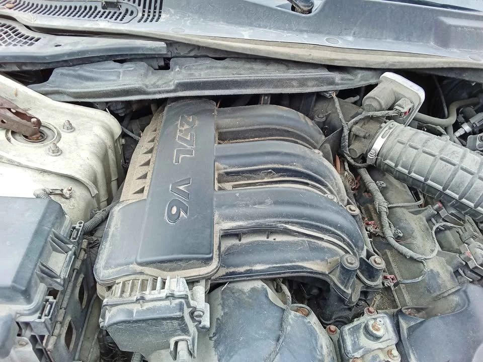 2005 Dodge Magnum 2nd Gen Wagon - Image 15 of 16