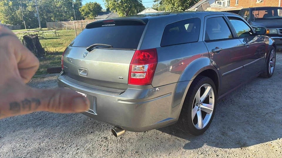 2005 Dodge Magnum 2nd Gen Wagon - Image 6 of 10