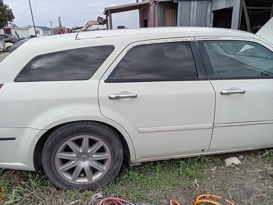 2005 Dodge Magnum 2nd Gen Wagon - Image 11 of 16