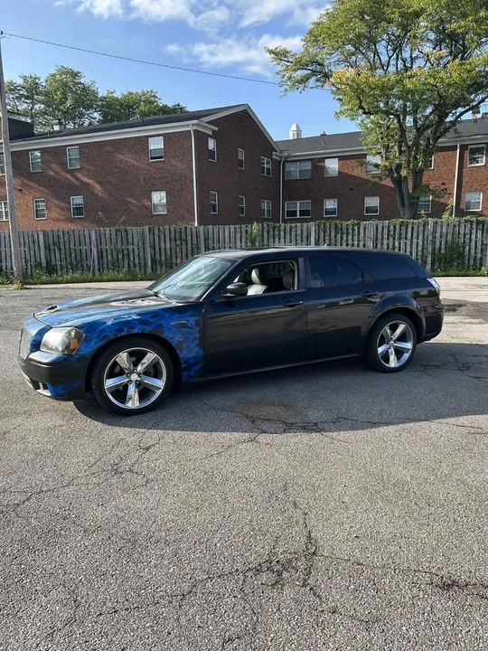 2005 Dodge Magnum 2nd Gen Wagon - Image 2 of 20