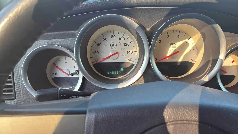 2005 Dodge Magnum 2nd Gen Wagon - Image 2 of 10