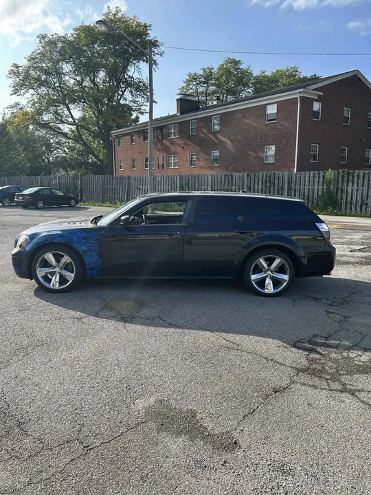 2005 Dodge Magnum 2nd Gen Wagon - Image 4 of 20
