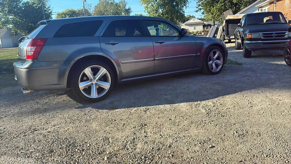 2005 Dodge Magnum 2nd Gen Wagon - Image 5 of 10