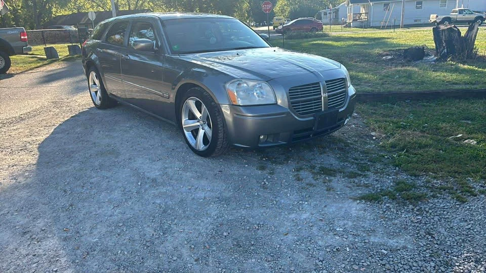 2005 Dodge Magnum 2nd Gen Wagon - Image 9 of 10