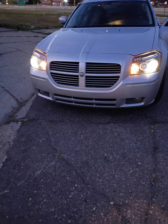 2005 Dodge Magnum 2nd Gen Wagon - Image 9 of 9