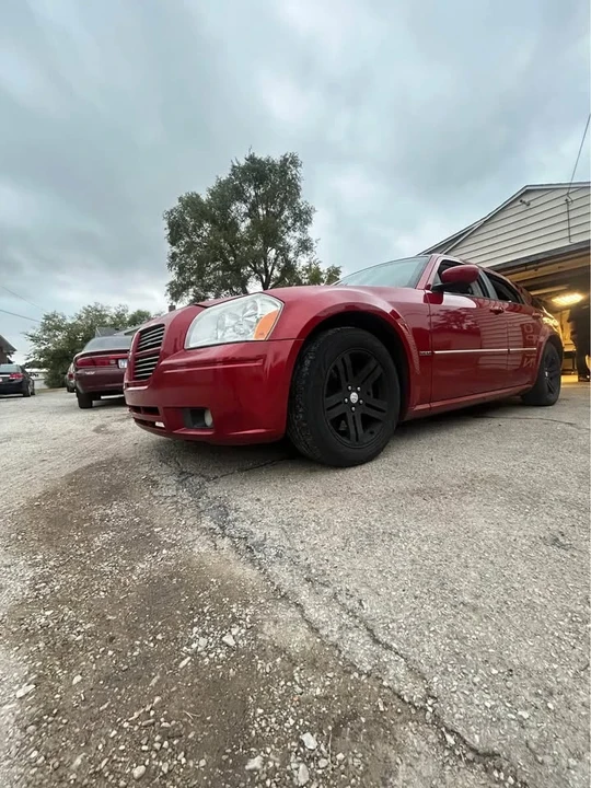 2005 Dodge Magnum 2nd Gen Wagon - Image 2 of 5
