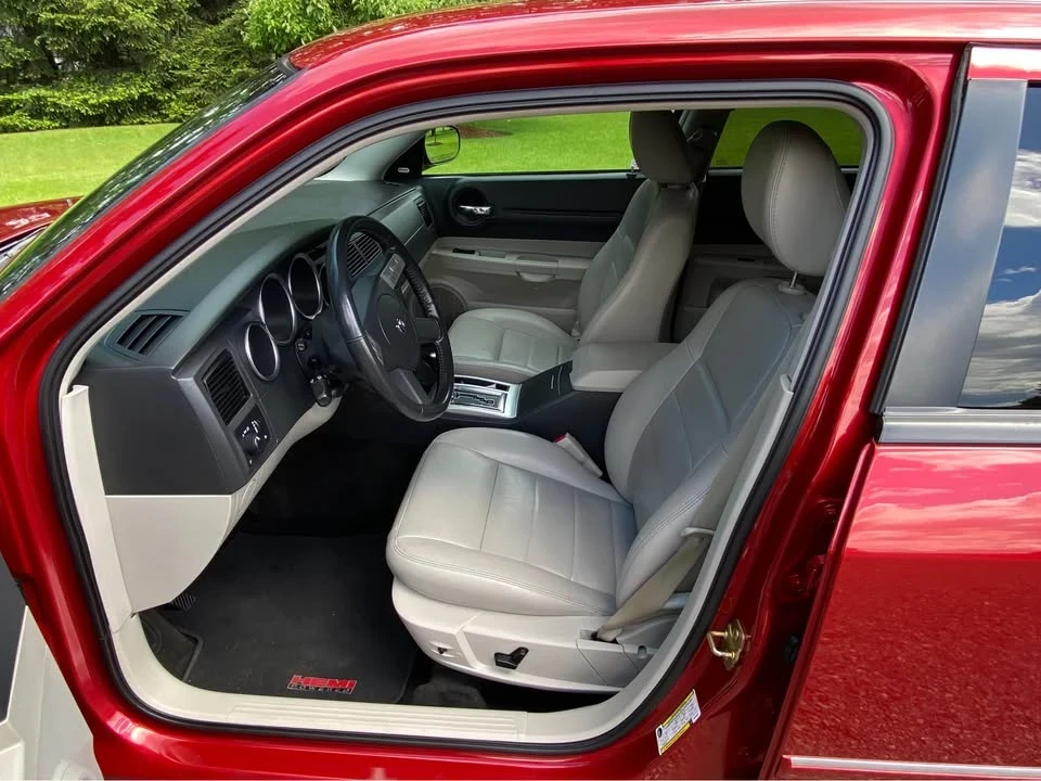 2005 Dodge Magnum 2nd Gen Wagon - Image 11 of 18