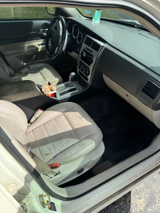2005 Dodge Magnum 2nd Gen Wagon - Image 3 of 8